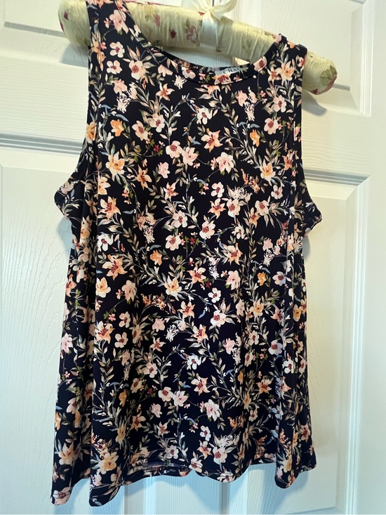 Chaus Tops - Chaus Navy Floral Blouse
Size: Medium